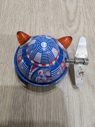 Retro blechspielzeug ufo - retro,